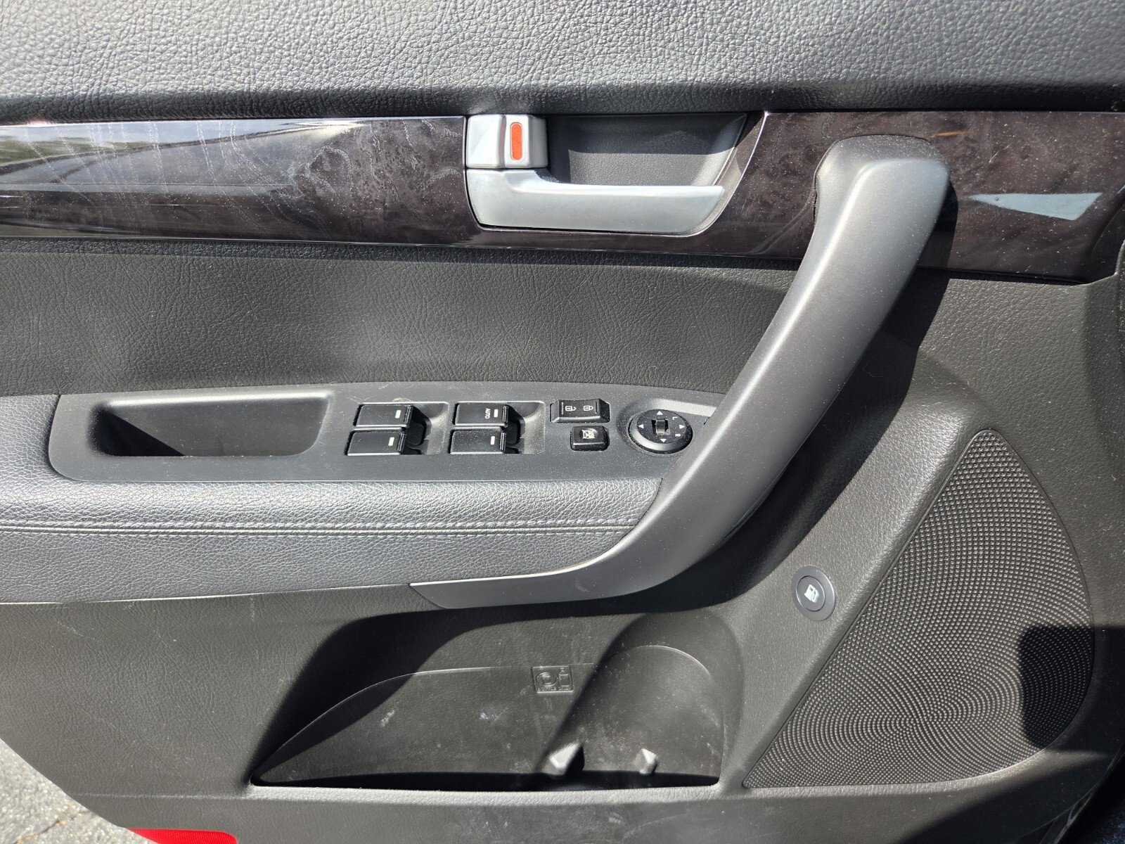 Used 2015 Kia Sorento LX image 24