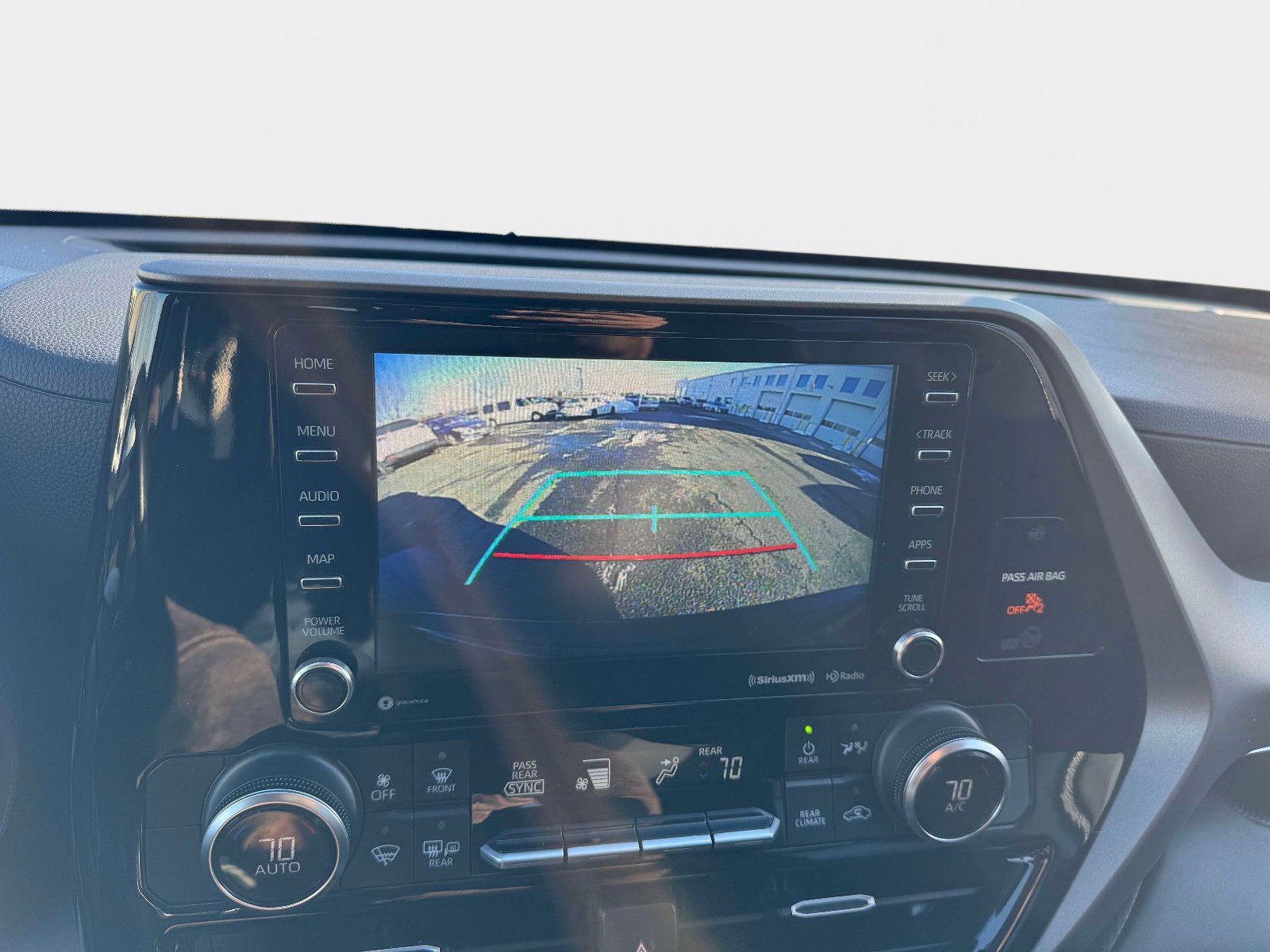 Used 2022 Toyota Highlander LE image 30