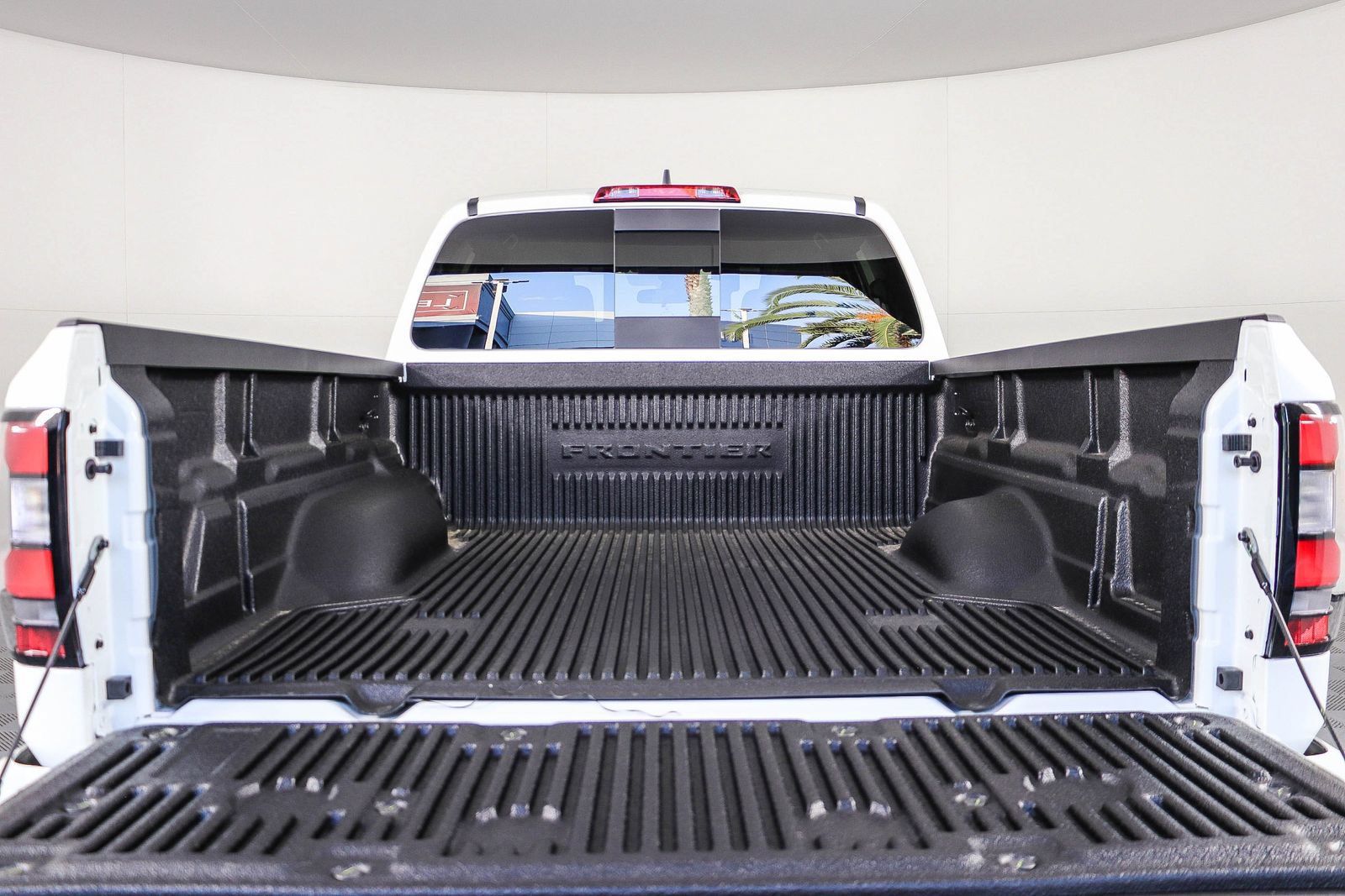 New 2027 Nissan Frontier SV w/ Tow Package RWD image 13