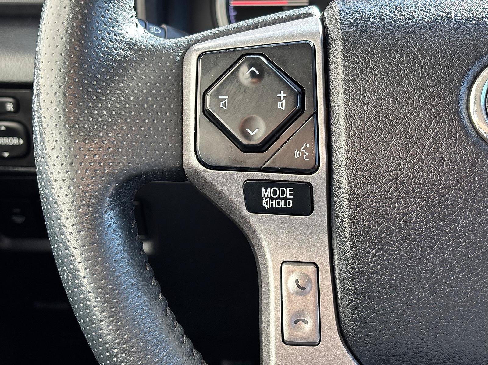Used 2020 Toyota 4Runner Limited AWD/4WD image 32