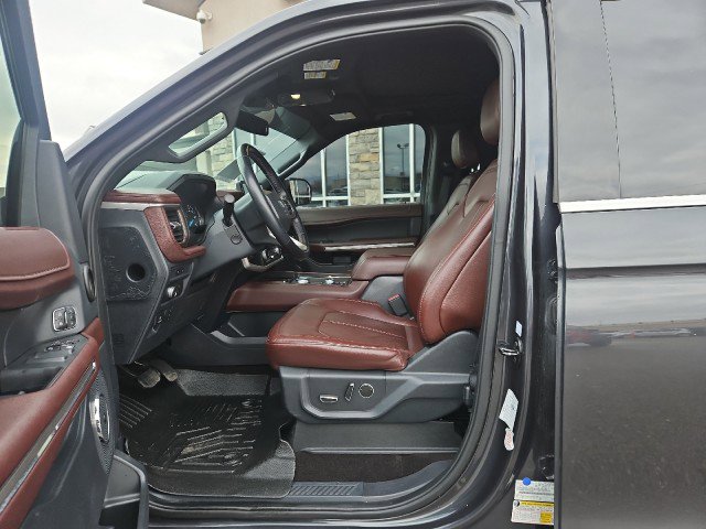 Used 2022 Ford Expedition Max Limited image 12