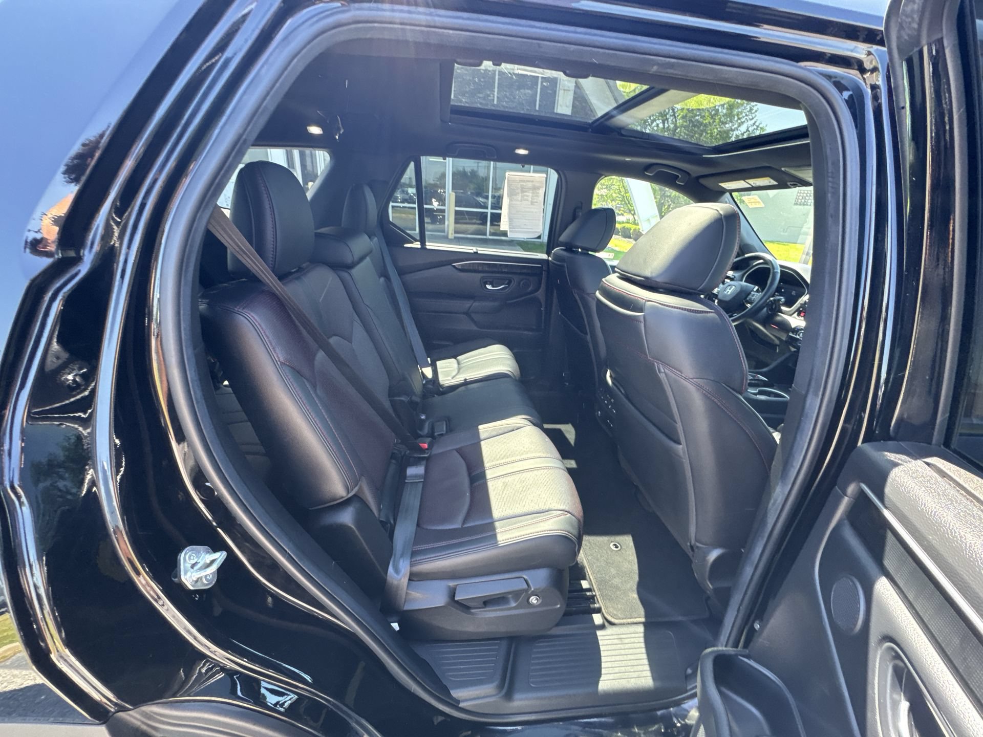 Used 2025 Honda Pilot Black Edition image 27