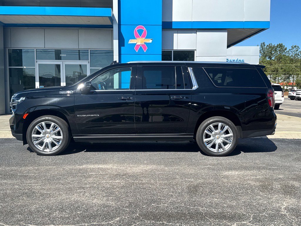 Used 2023 Chevrolet Suburban High Country image 2