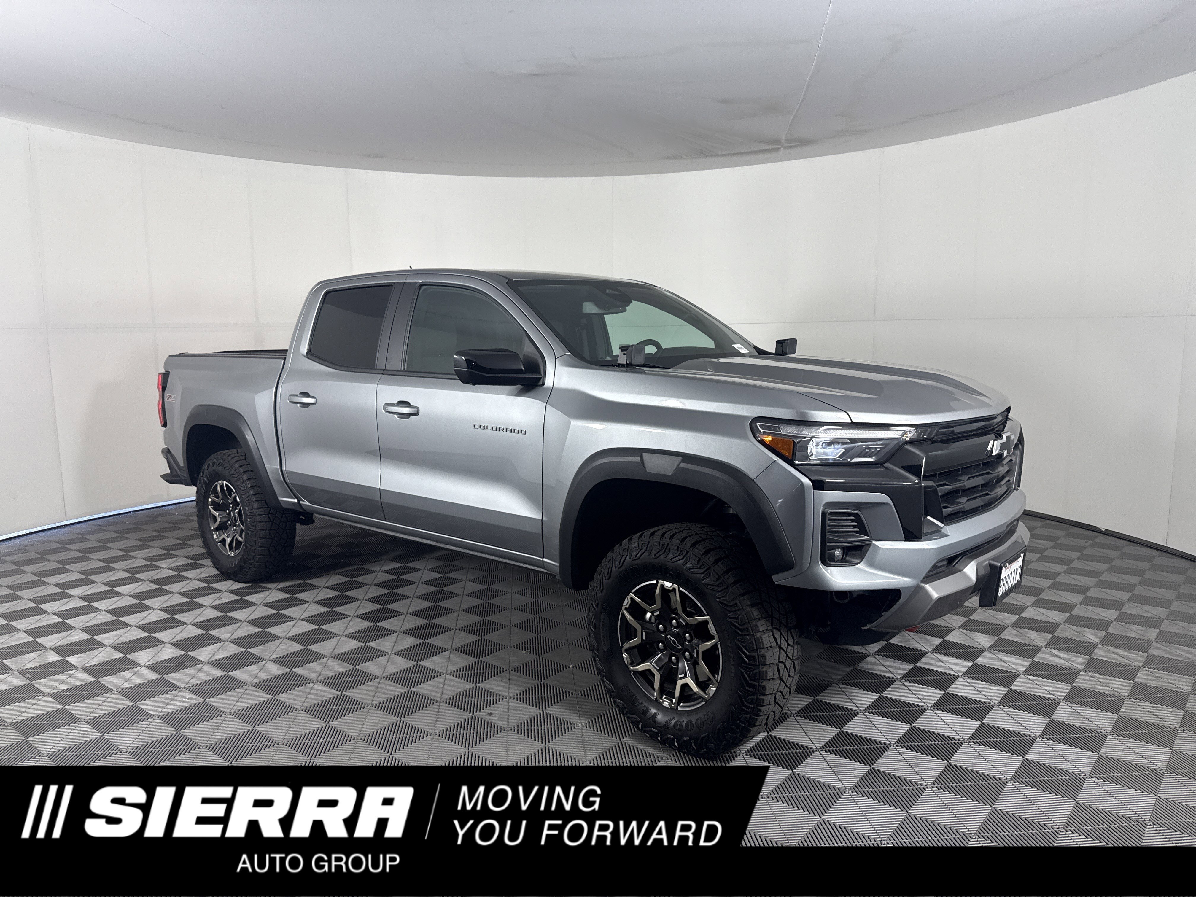 Used 2024 Chevrolet Colorado Z71 w/ Z71 Convenience Package 2