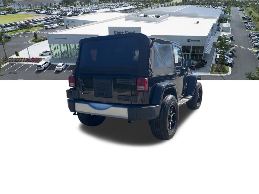 Used 2015 Jeep Wrangler Sahara w/ Connectivity Group AWD/4WD image 9