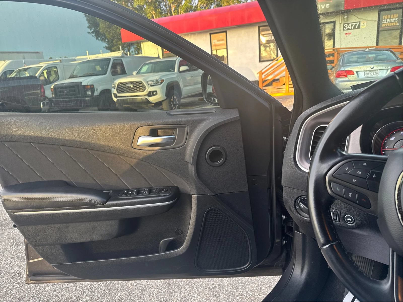 Used 2022 Dodge Charger SXT RWD image 18