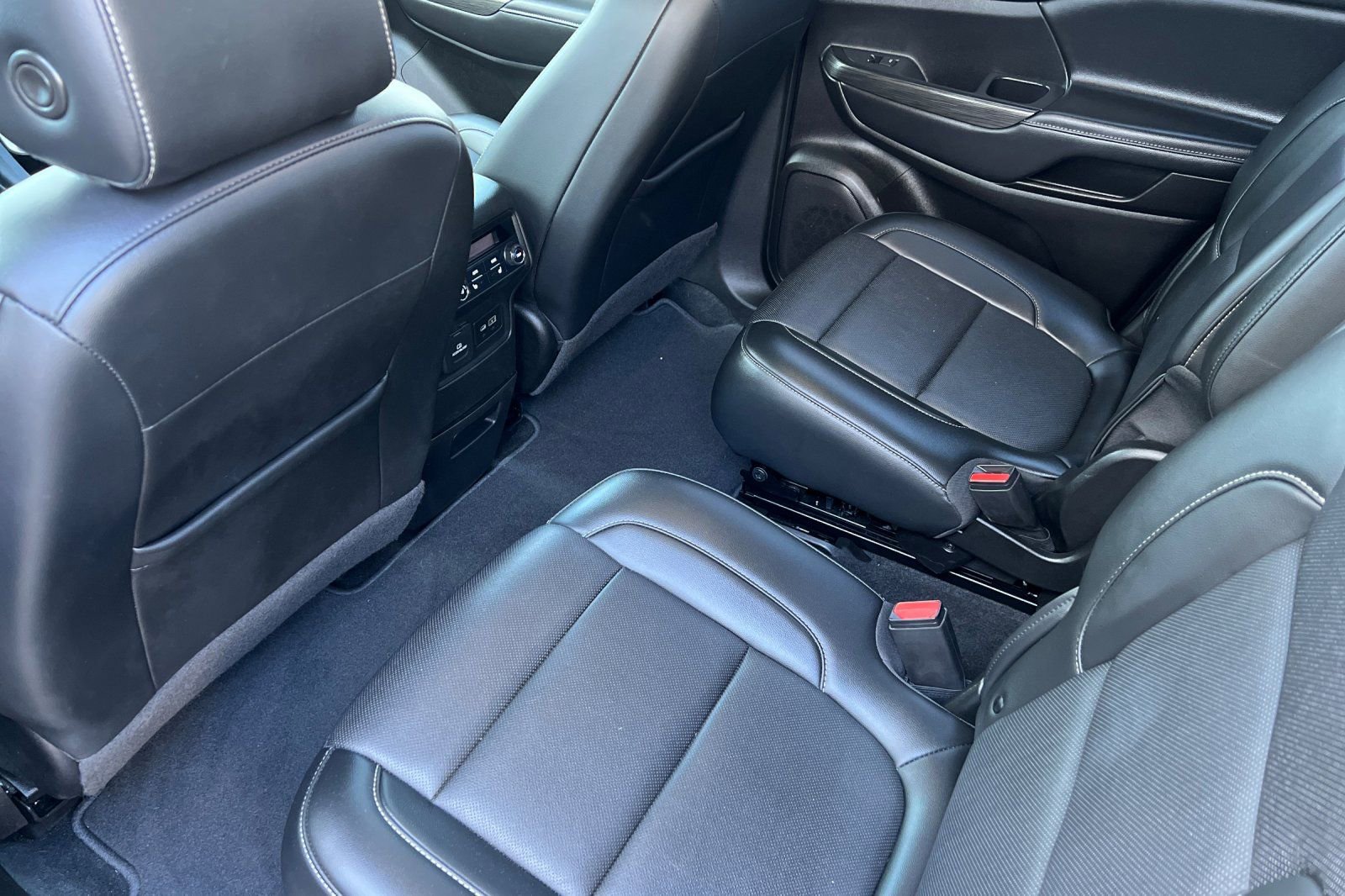 Used 2021 GMC Acadia SLT w/ Technology Package AWD/4WD image 13