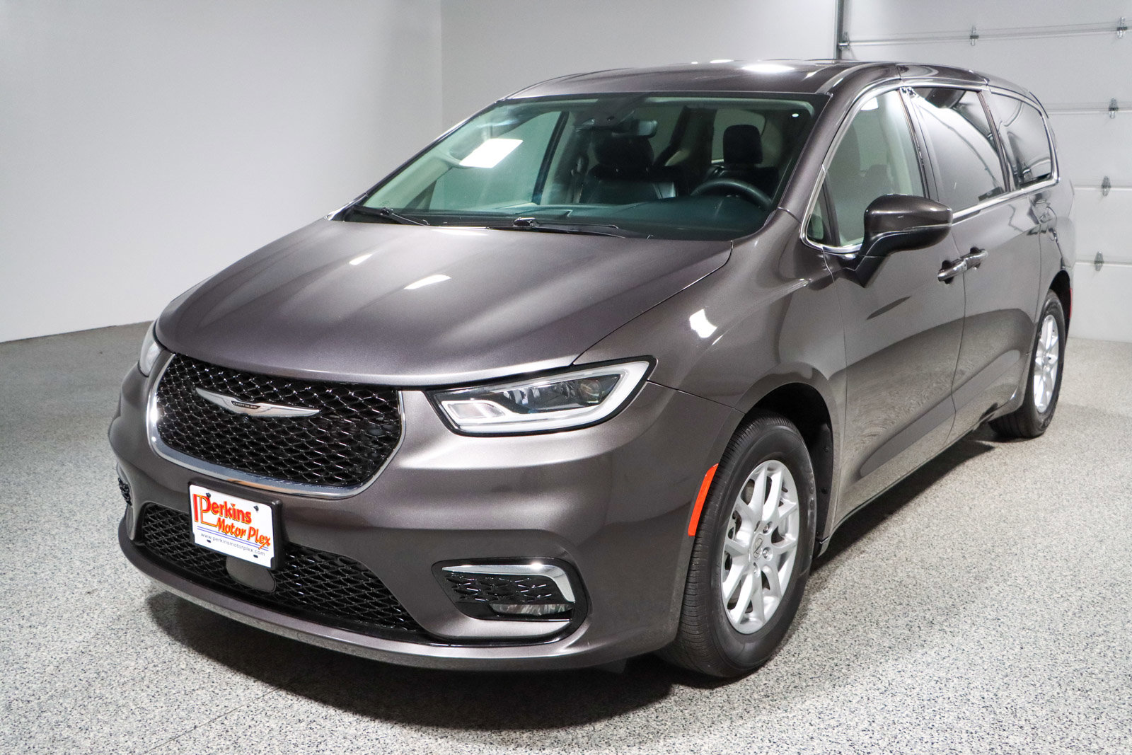 Used 2023 Chrysler Pacifica Touring-L FWD image 32