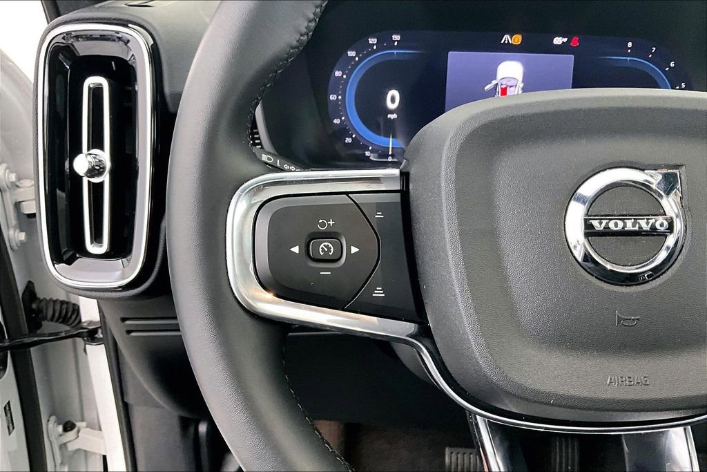 Certified 2025 Volvo XC40 B5 Plus image 27