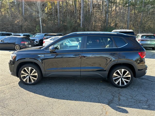 Used 2023 Volkswagen Taos SE image 4