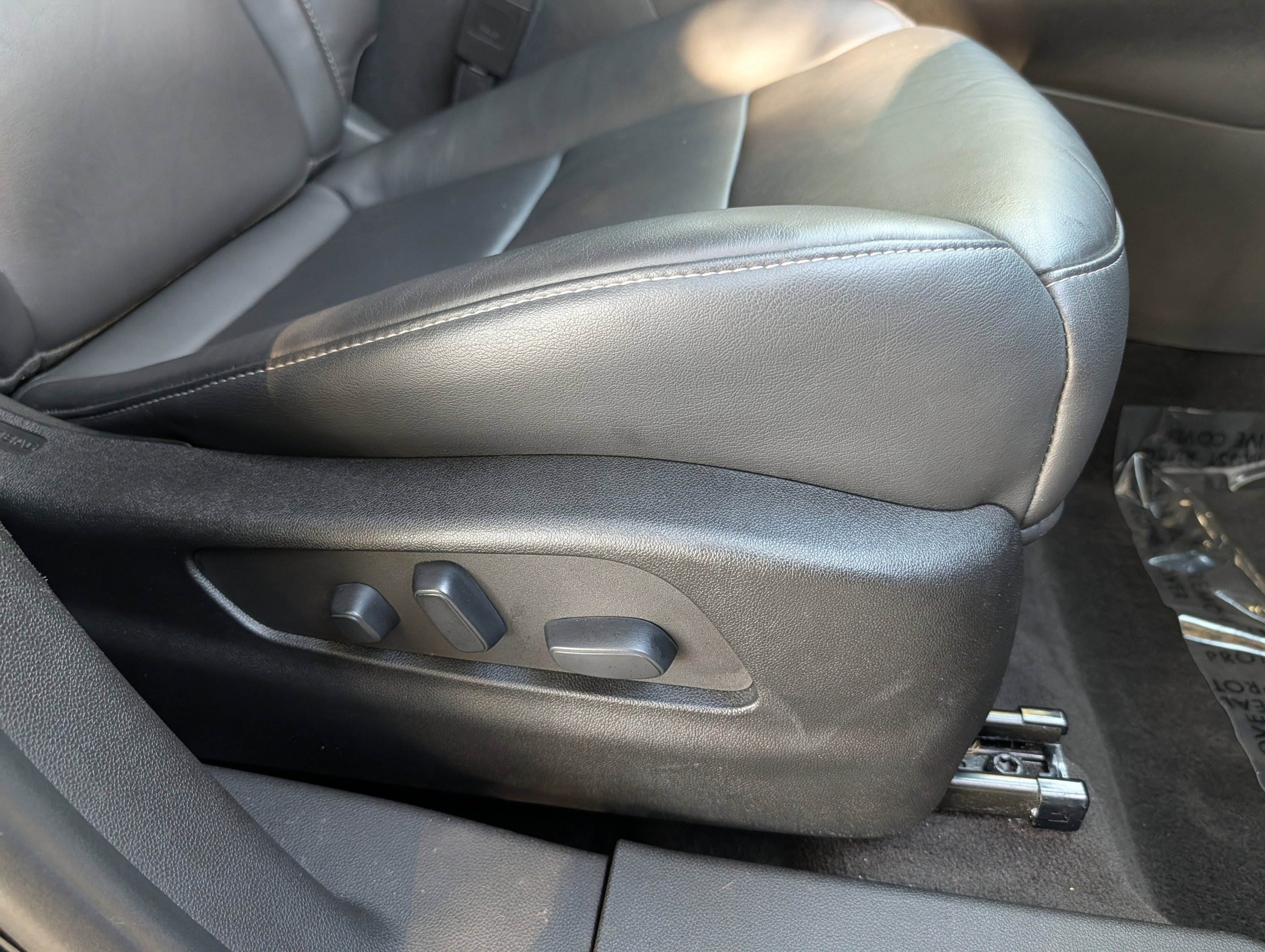 Used 2023 Cadillac XT4 Luxury w/ Cold Weather Package image 25