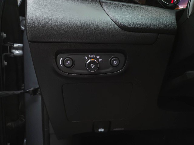 Used 2022 Buick Encore GX Essence FWD image 28