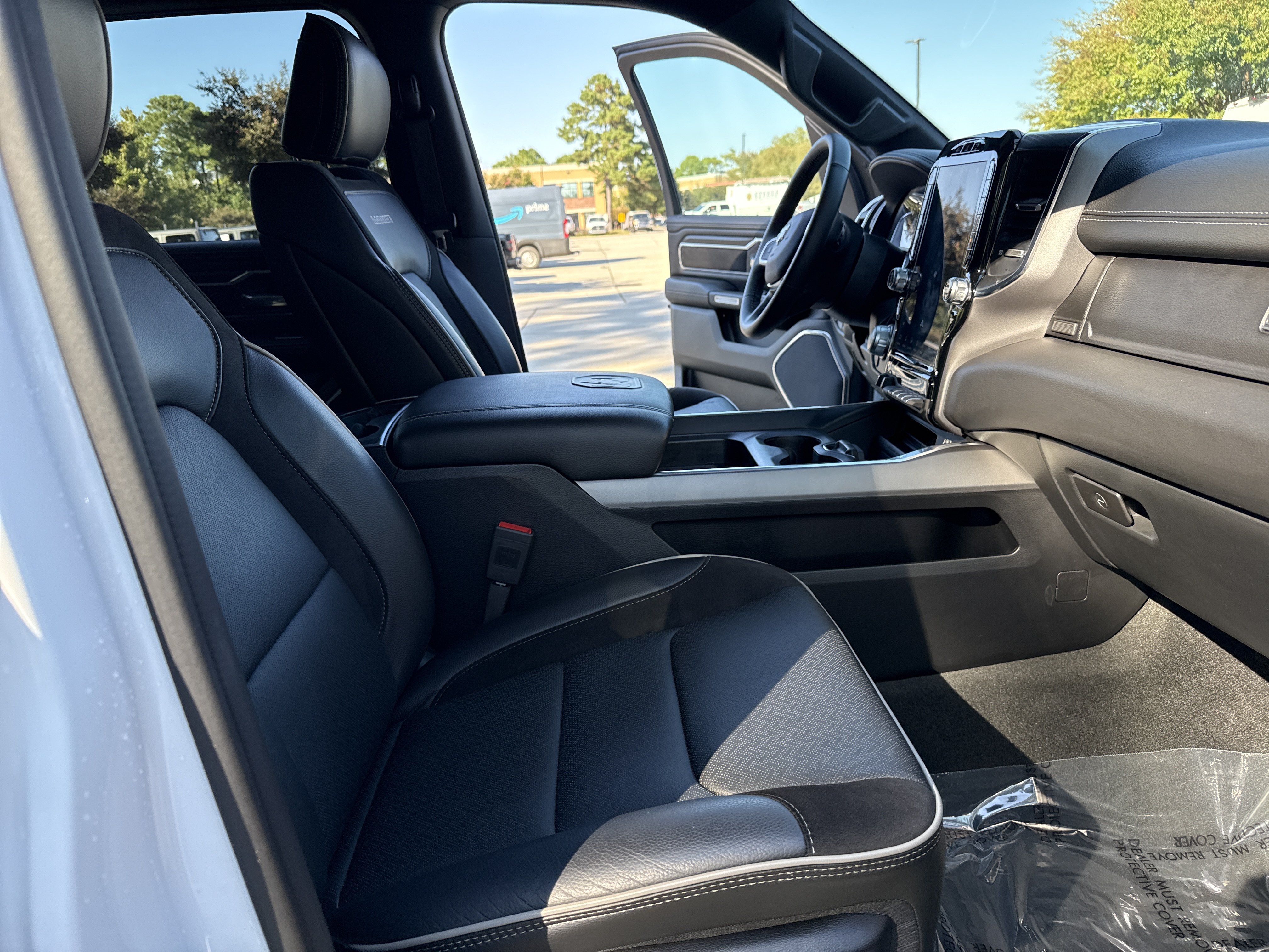 Used 2024 RAM 1500 Laramie AWD/4WD image 32