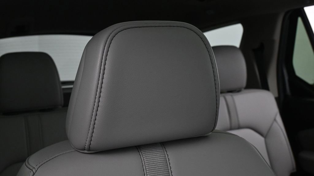 Used 2025 Honda Pilot Touring image 18