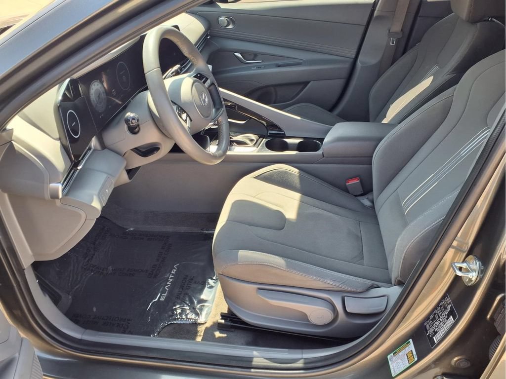 Used 2024 Hyundai Elantra SEL w/ Convenience Package FWD image 19