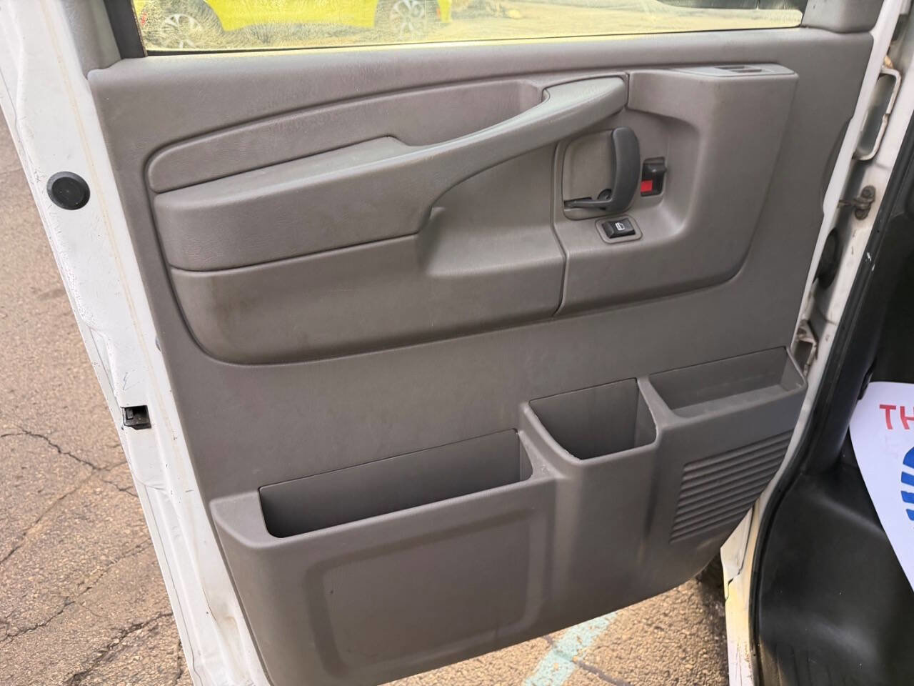 Used 2014 Chevrolet Express 2500 image 19