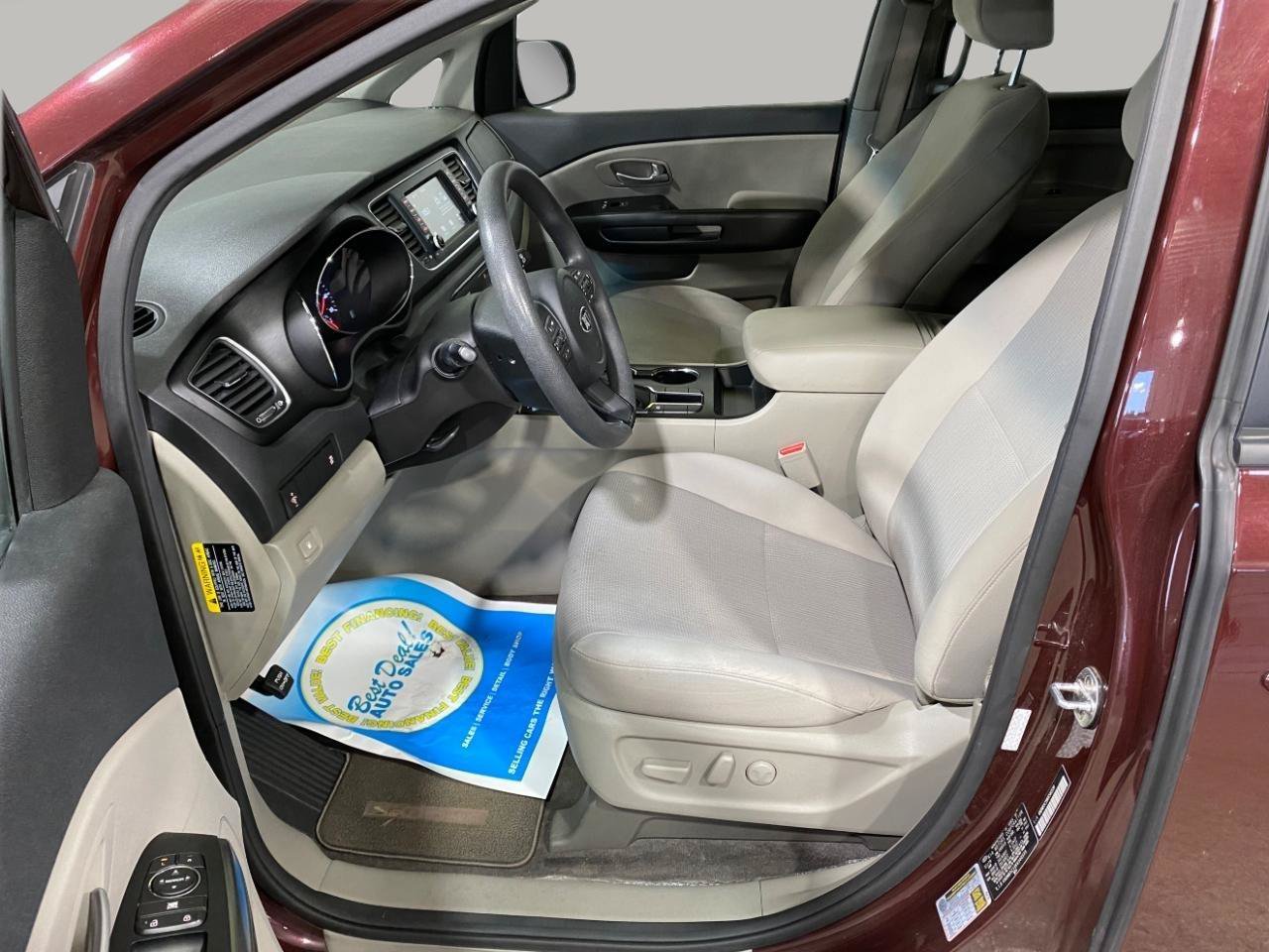 Used 2019 Kia Sedona LX FWD image 16