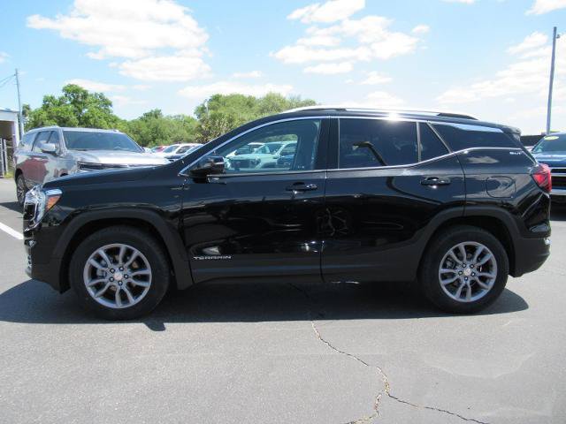 Used 2024 GMC Terrain SLT w/ Infotainment Package II AWD/4WD image 2