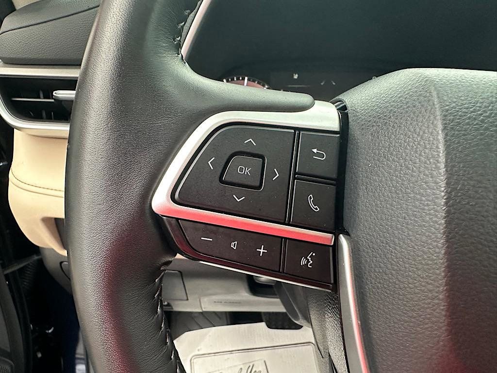 Certified 2024 Toyota Highlander XLE image 25