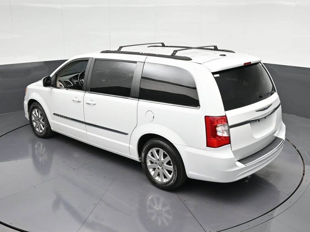 Used 2016 Chrysler Town & Country Touring FWD image 22