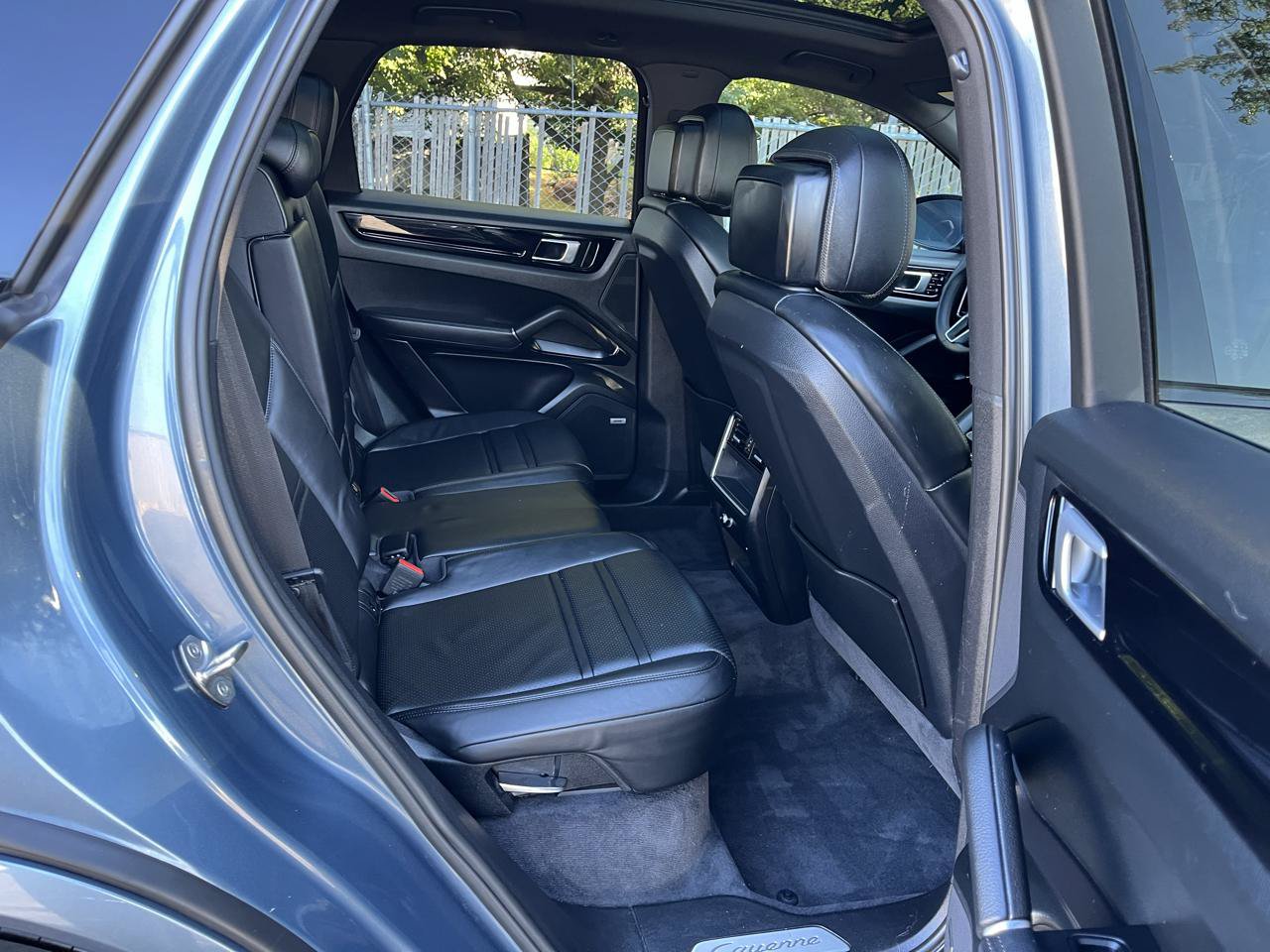 Used 2020 Porsche Cayenne AWD/4WD image 24