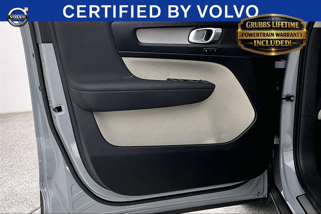 Used 2024 Volvo XC40 B5 Plus AWD/4WD image 22