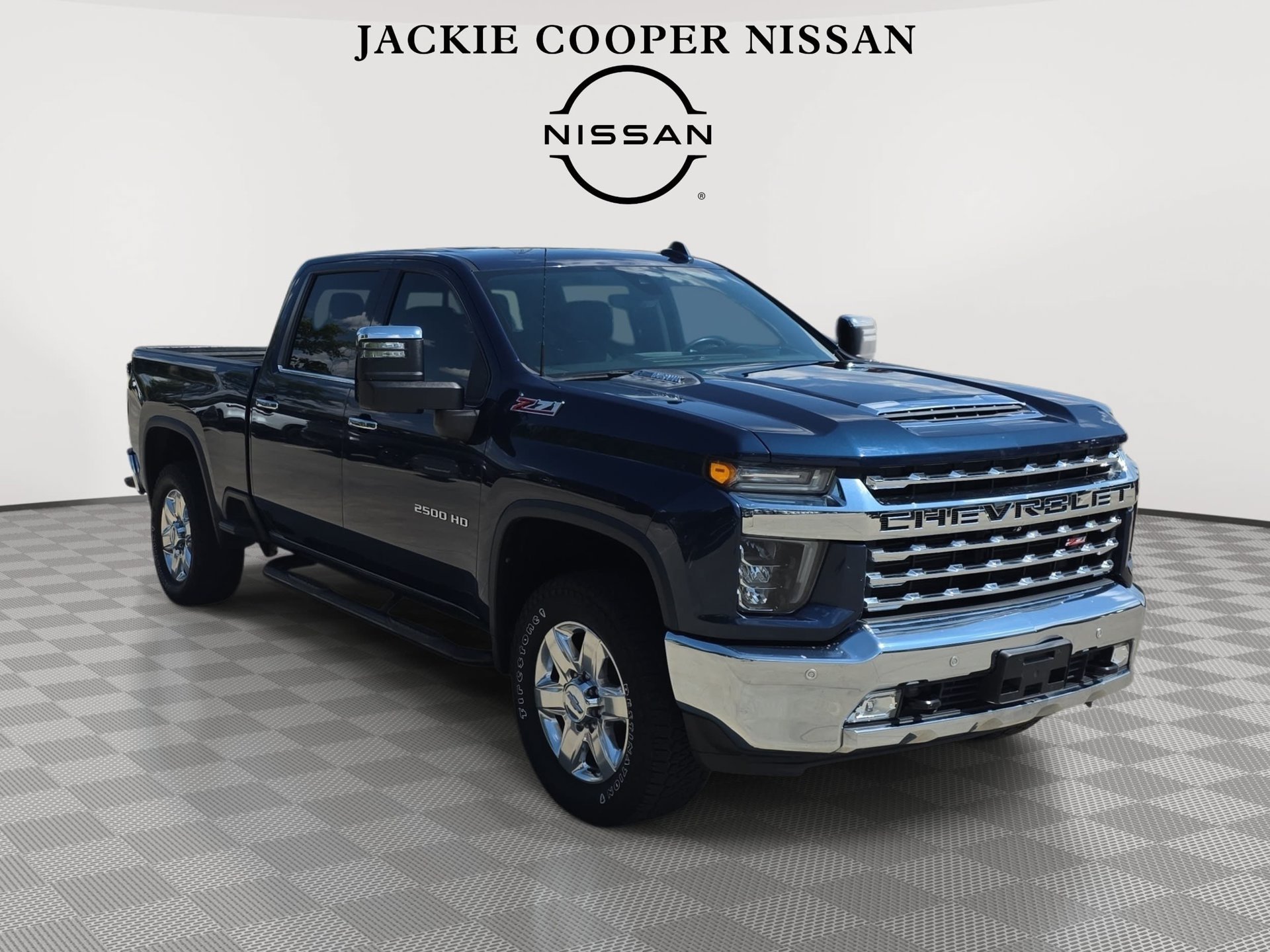 Used 2020 Chevrolet Silverado 2500 LTZ w/ LTZ Premium Package AWD/4WD image 3