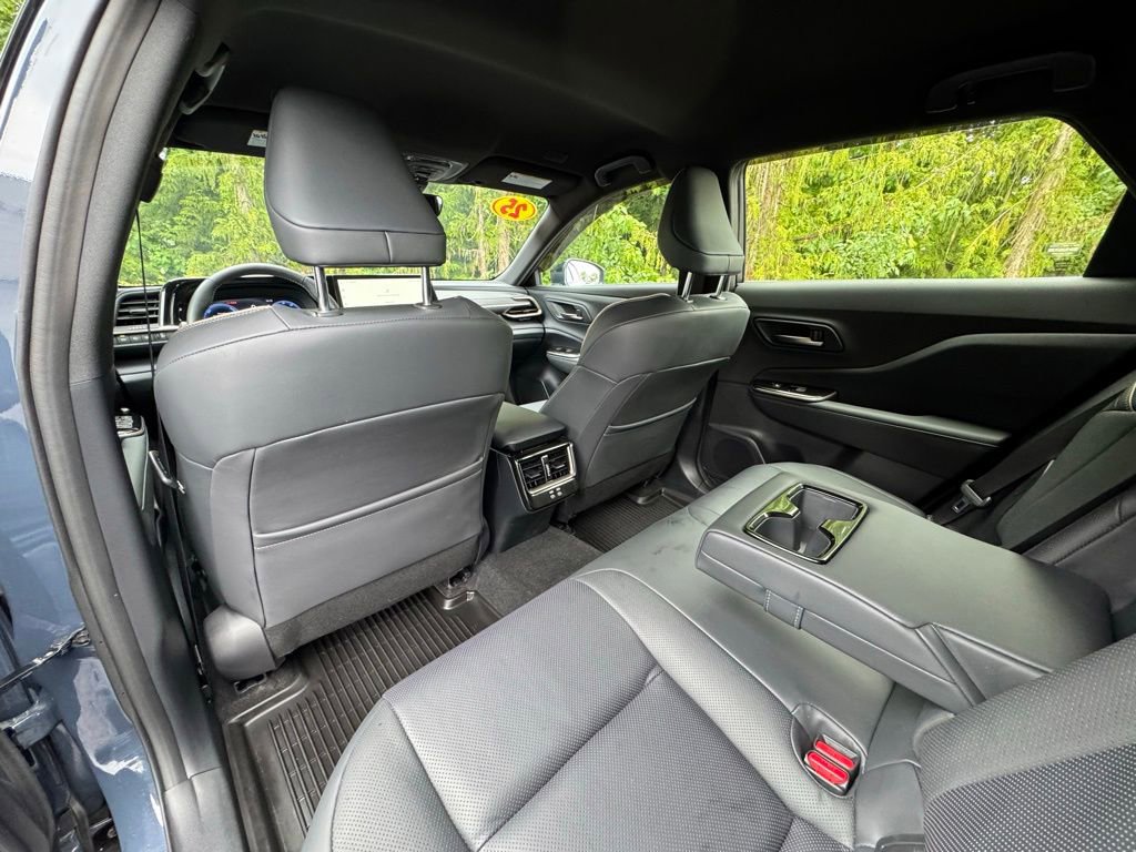 Used 2025 Toyota Crown Signia AWD/4WD image 11