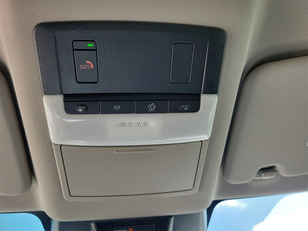 Used 2024 Nissan Rogue SV image 32