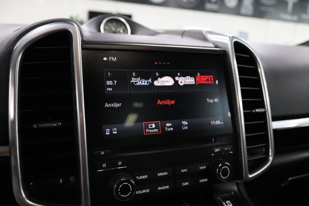 Used 2017 Porsche Cayenne S Platinum image 32