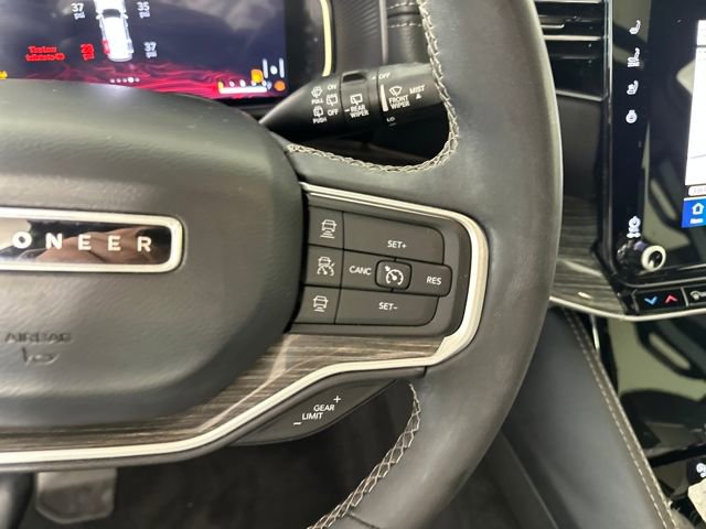 Used 2022 Jeep Wagoneer Series II w/ Premium Group I AWD/4WD image 15