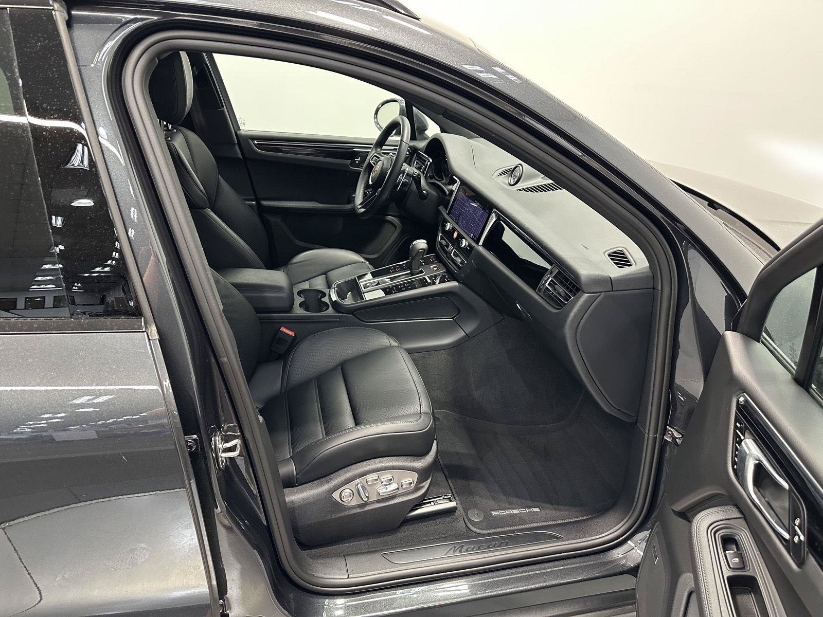 Certified 2026 Porsche Macan AWD/4WD image 43