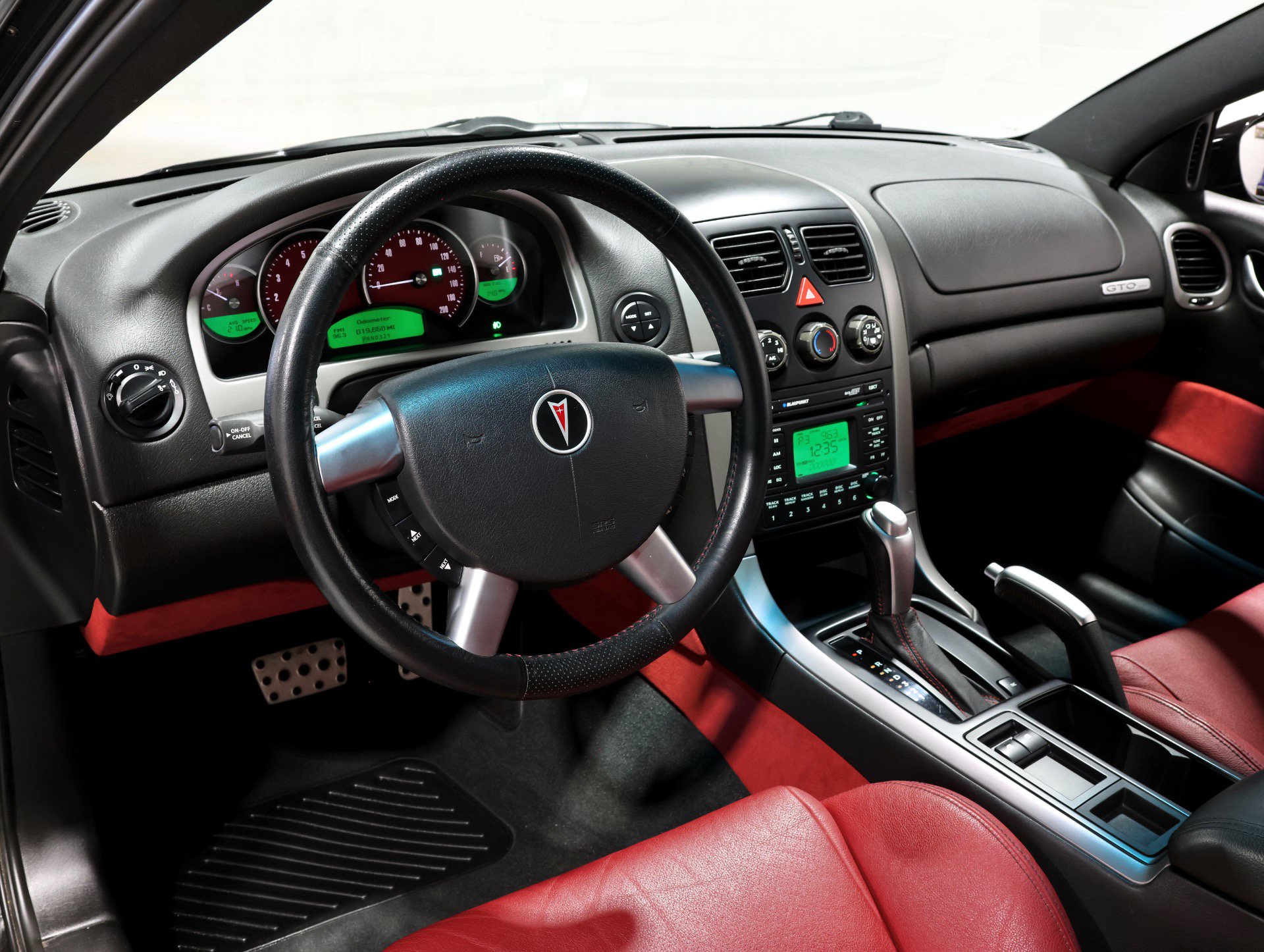 Used 2004 Pontiac GTO RWD image 2