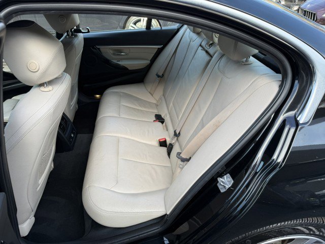 Used 2018 BMW 328d xDrive Sedan w/ Premium Package AWD/4WD image 8