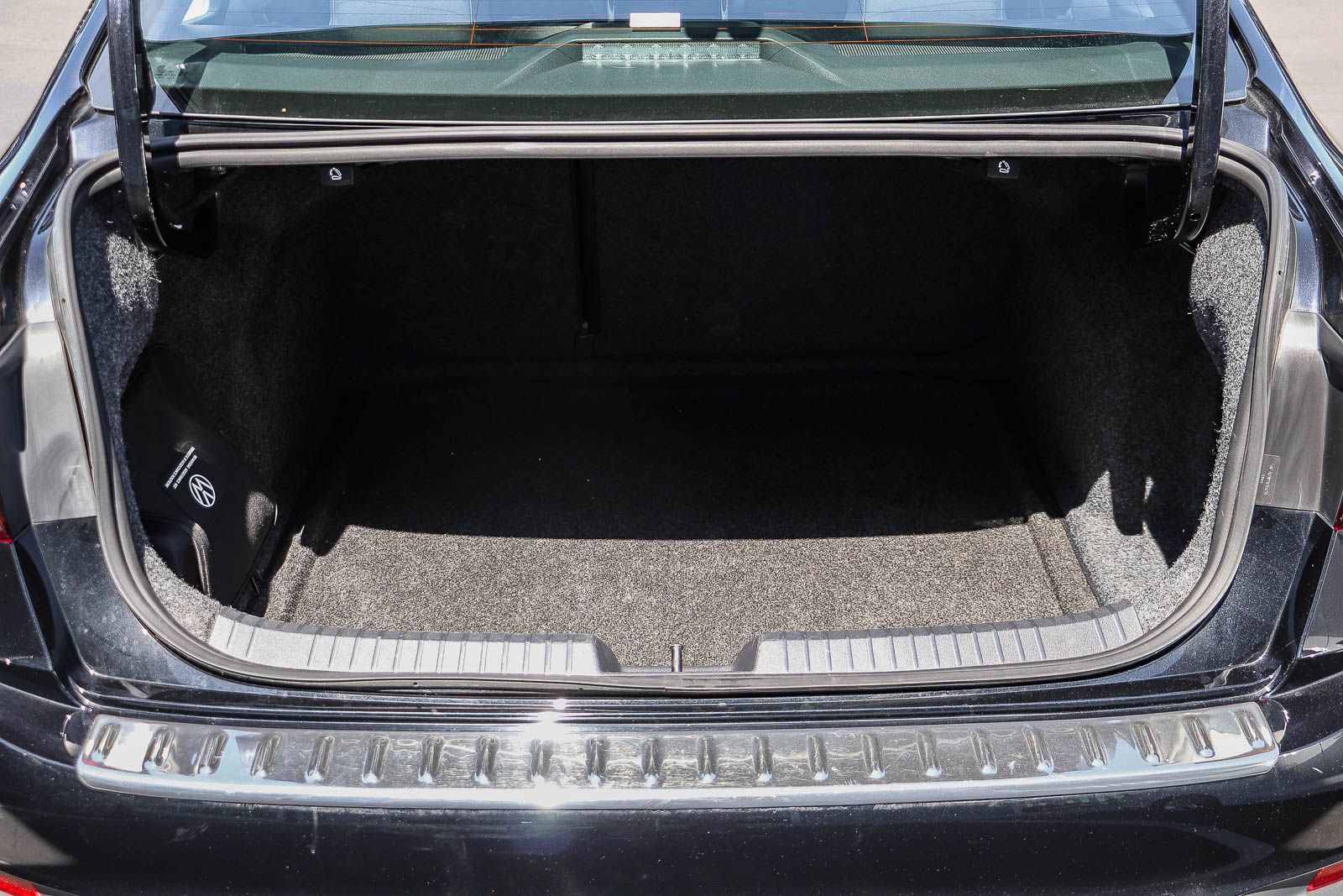 Used 2023 Volkswagen Jetta SE FWD image 28