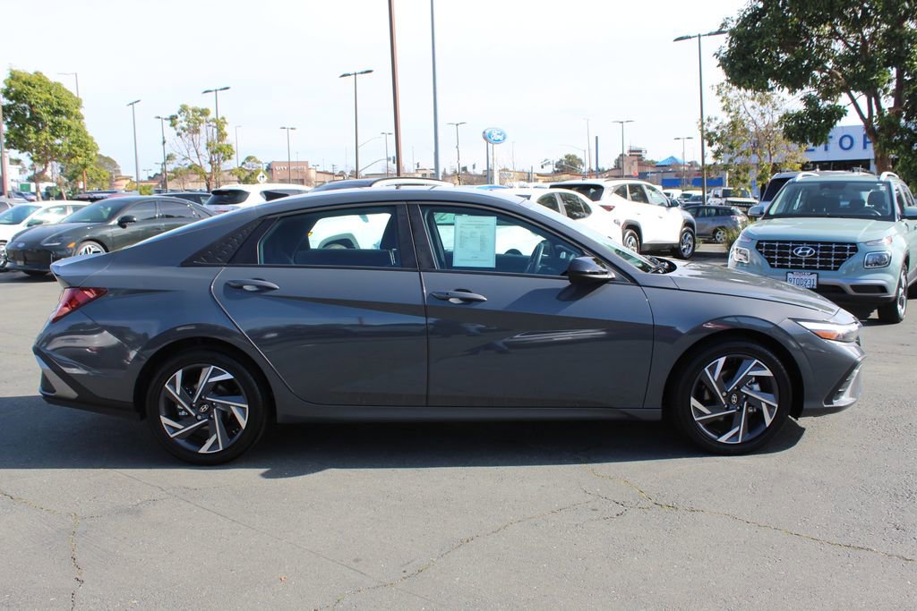 Used 2025 Hyundai Elantra SEL image 6