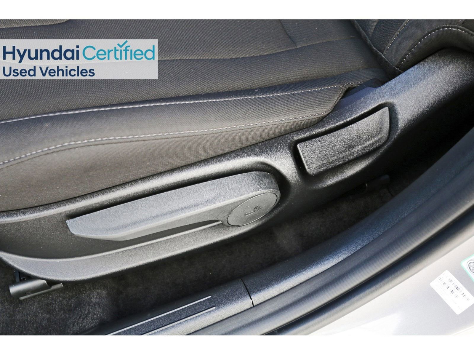 Certified 2025 Hyundai Elantra SEL image 30