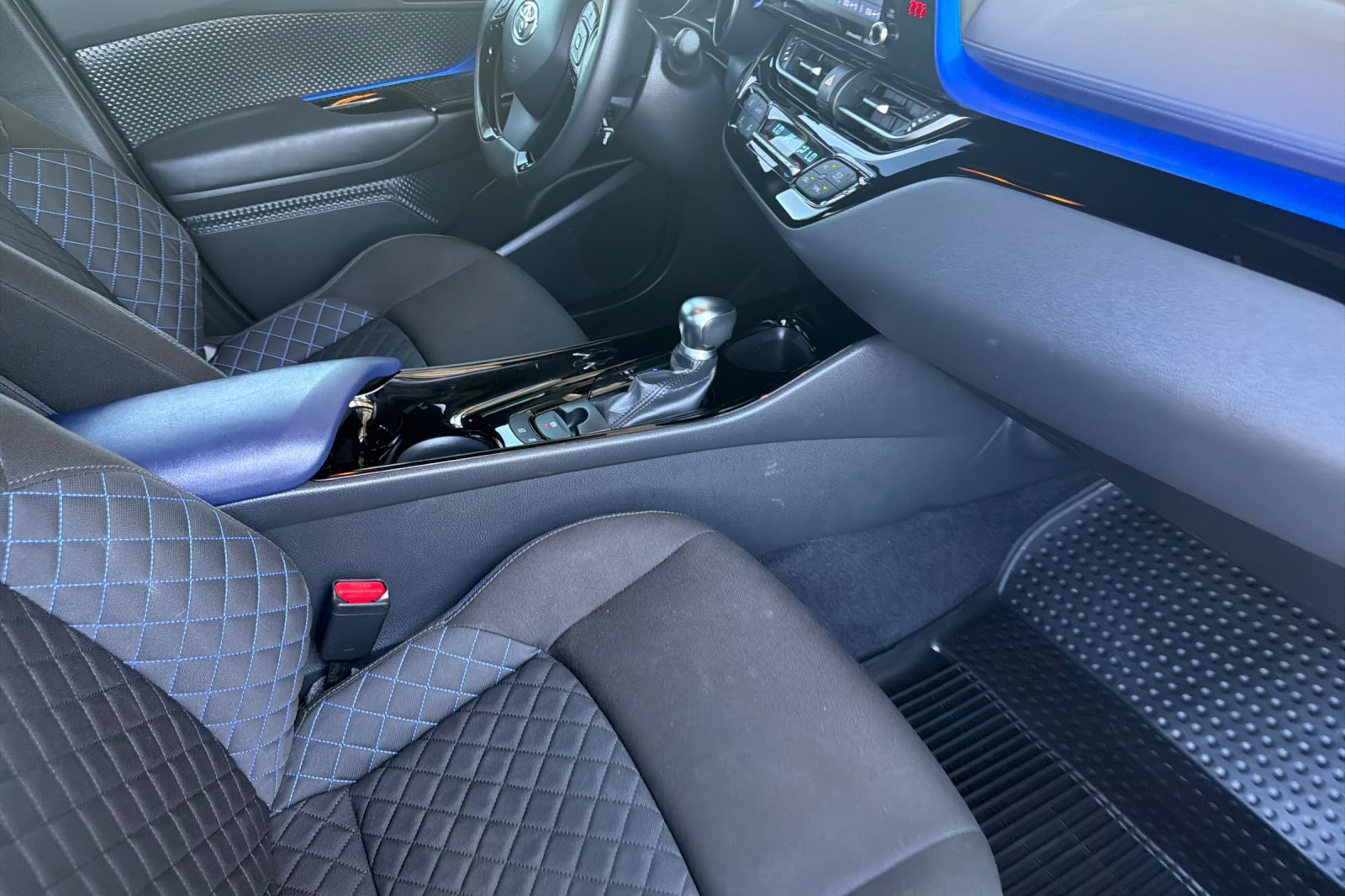 Used 2020 Toyota C-HR XLE FWD image 20