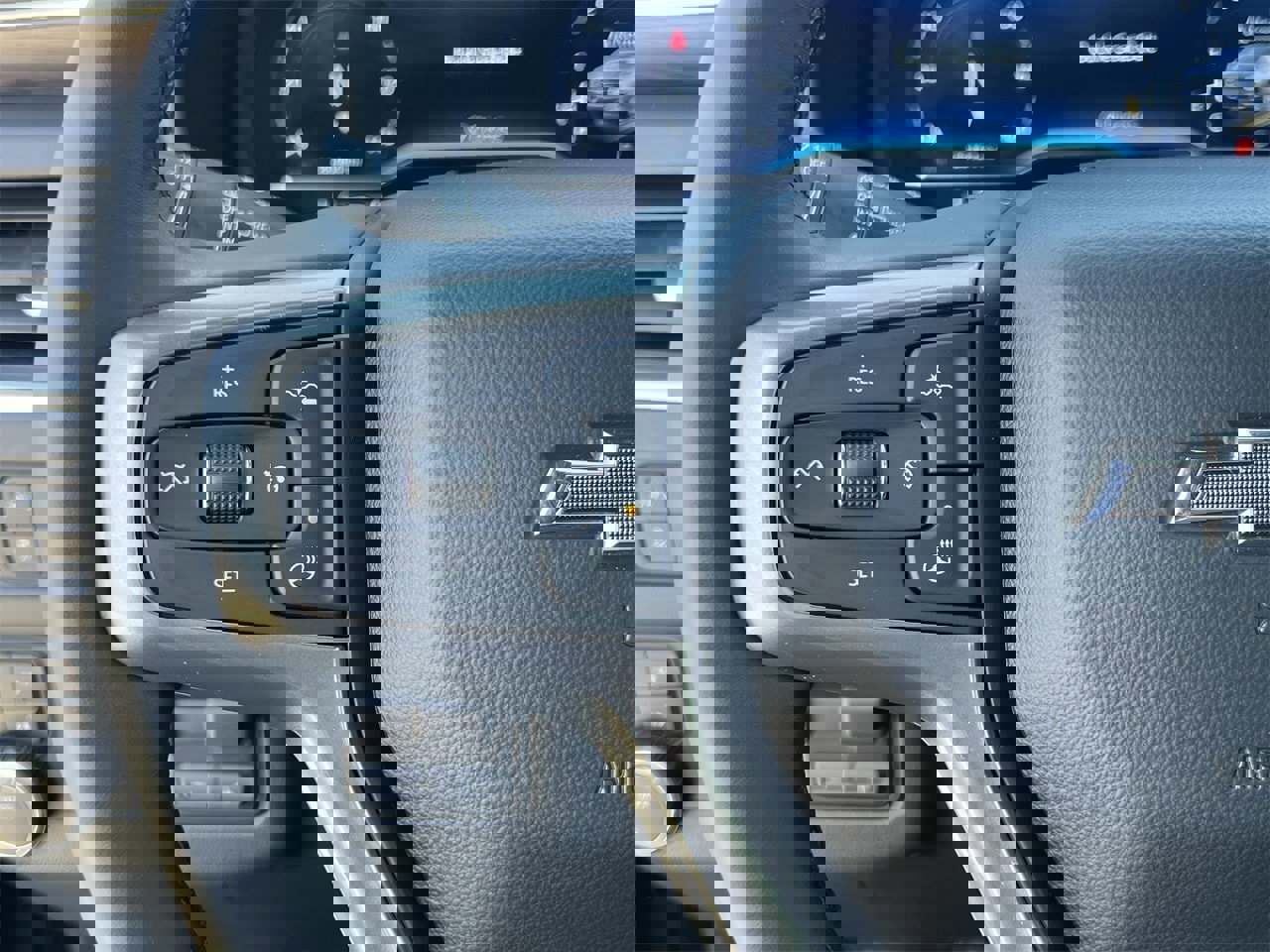 Used 2024 Chevrolet Suburban Z71 w/ Luxury Package image 10