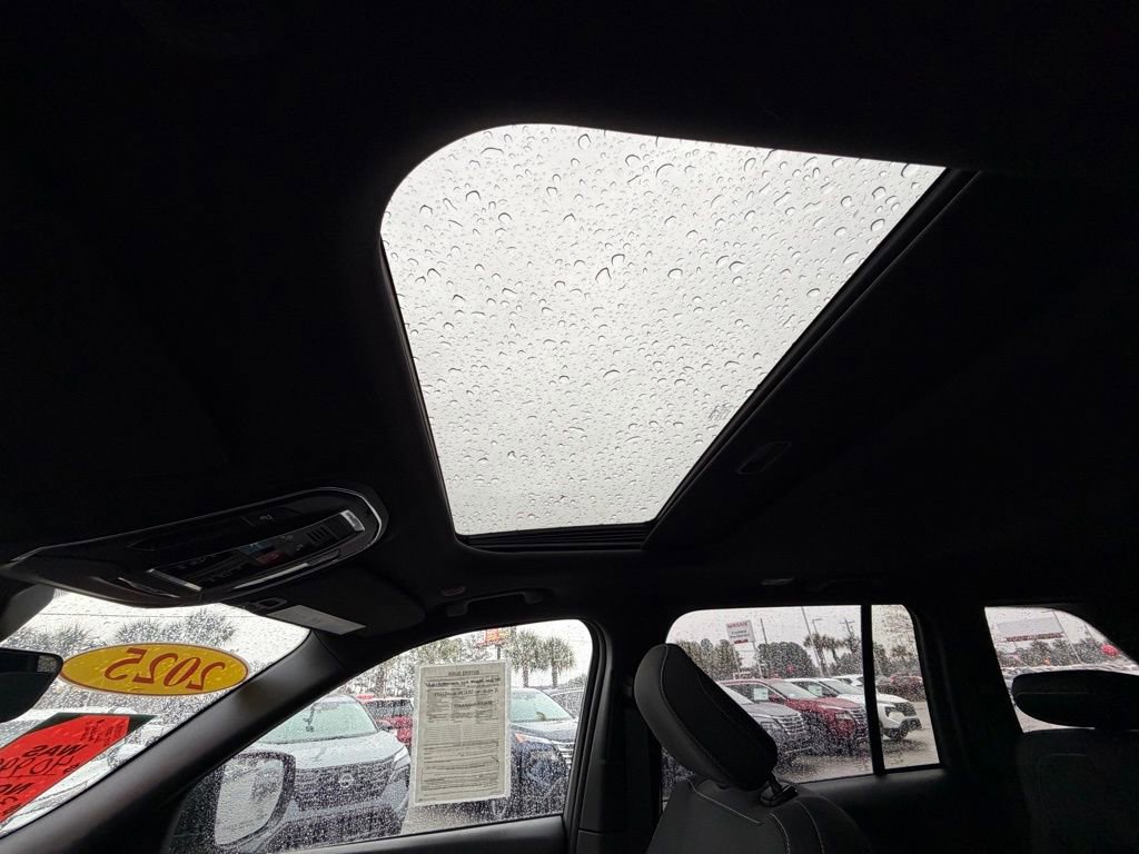 Used 2025 Jeep Grand Cherokee Laredo X image 23