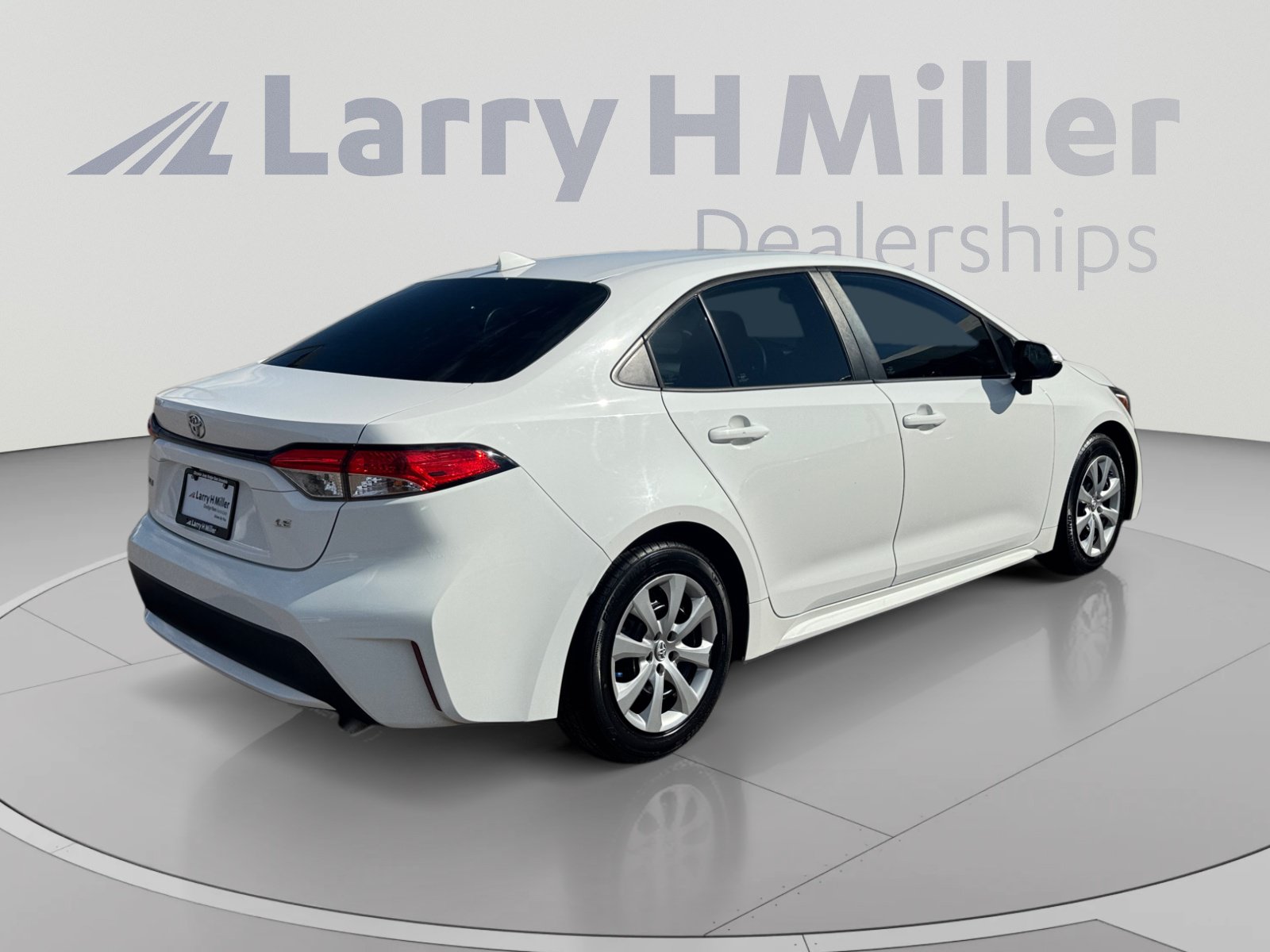 Used 2020 Toyota Corolla LE w/ Carpet Mat Package (TMS) FWD image 5