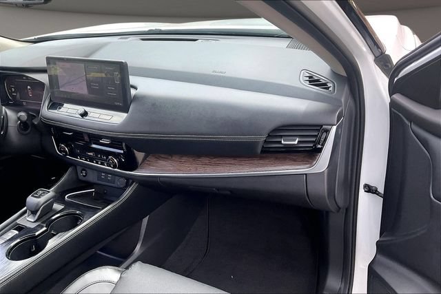Used 2025 Nissan Rogue Platinum FWD image 15