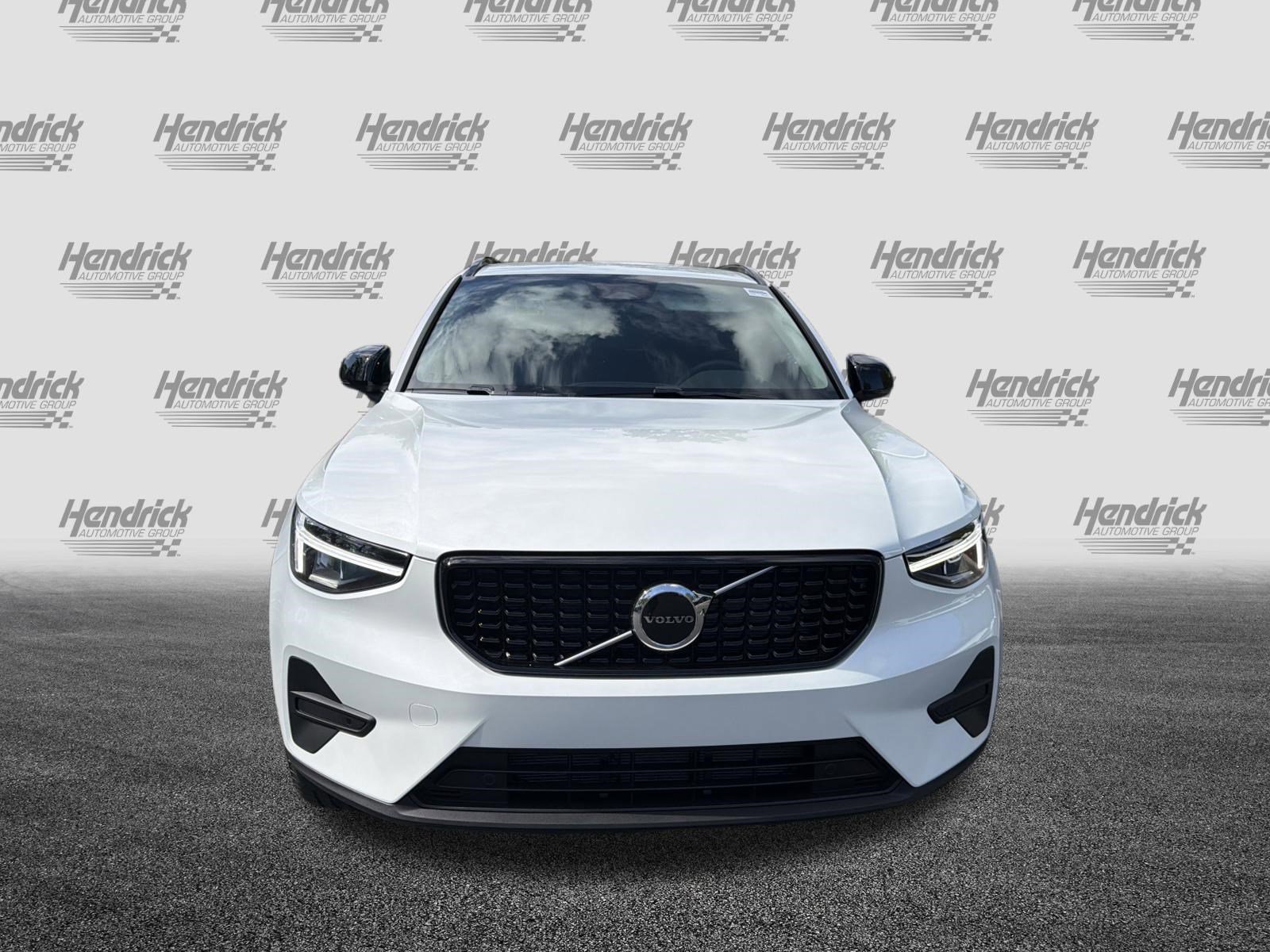 New 2026 Volvo XC40 B4 Core w/ Climate Package image 3