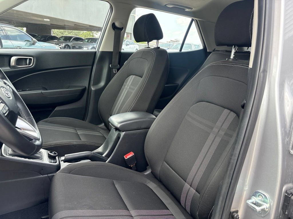 Used 2025 Hyundai Venue SEL FWD image 13
