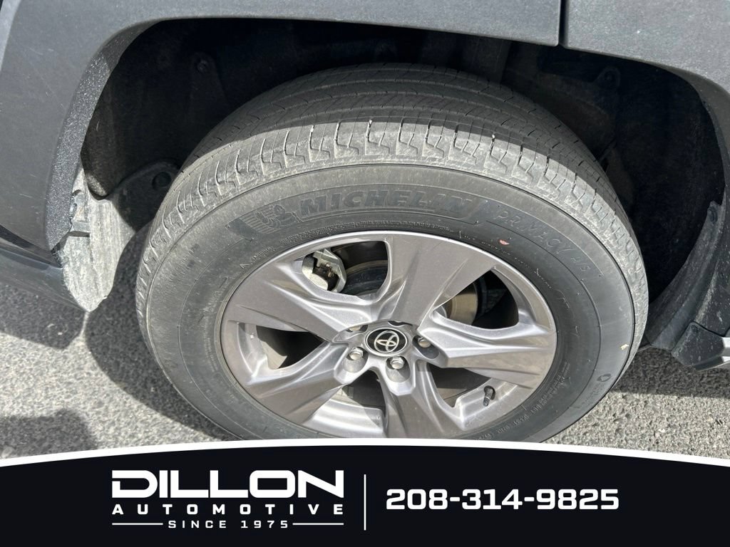 Used 2025 Toyota RAV4 XLE AWD/4WD image 27