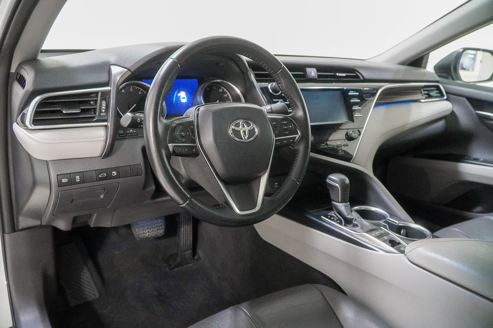 Used 2018 Toyota Camry XLE image 21