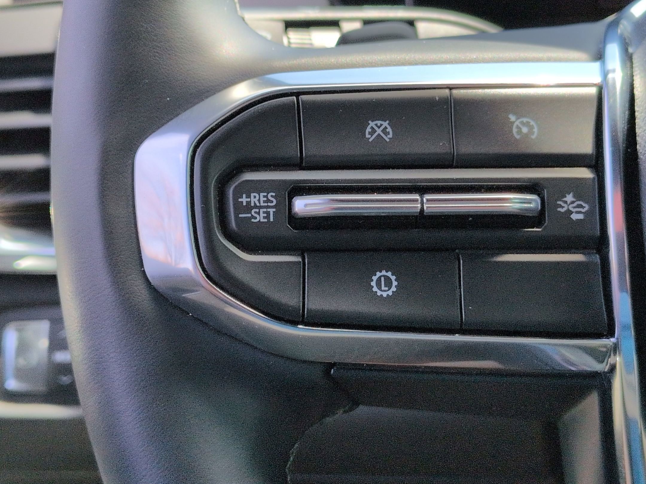 Certified 2025 GMC Acadia Elevation w/ Elevation Premium Package image 19