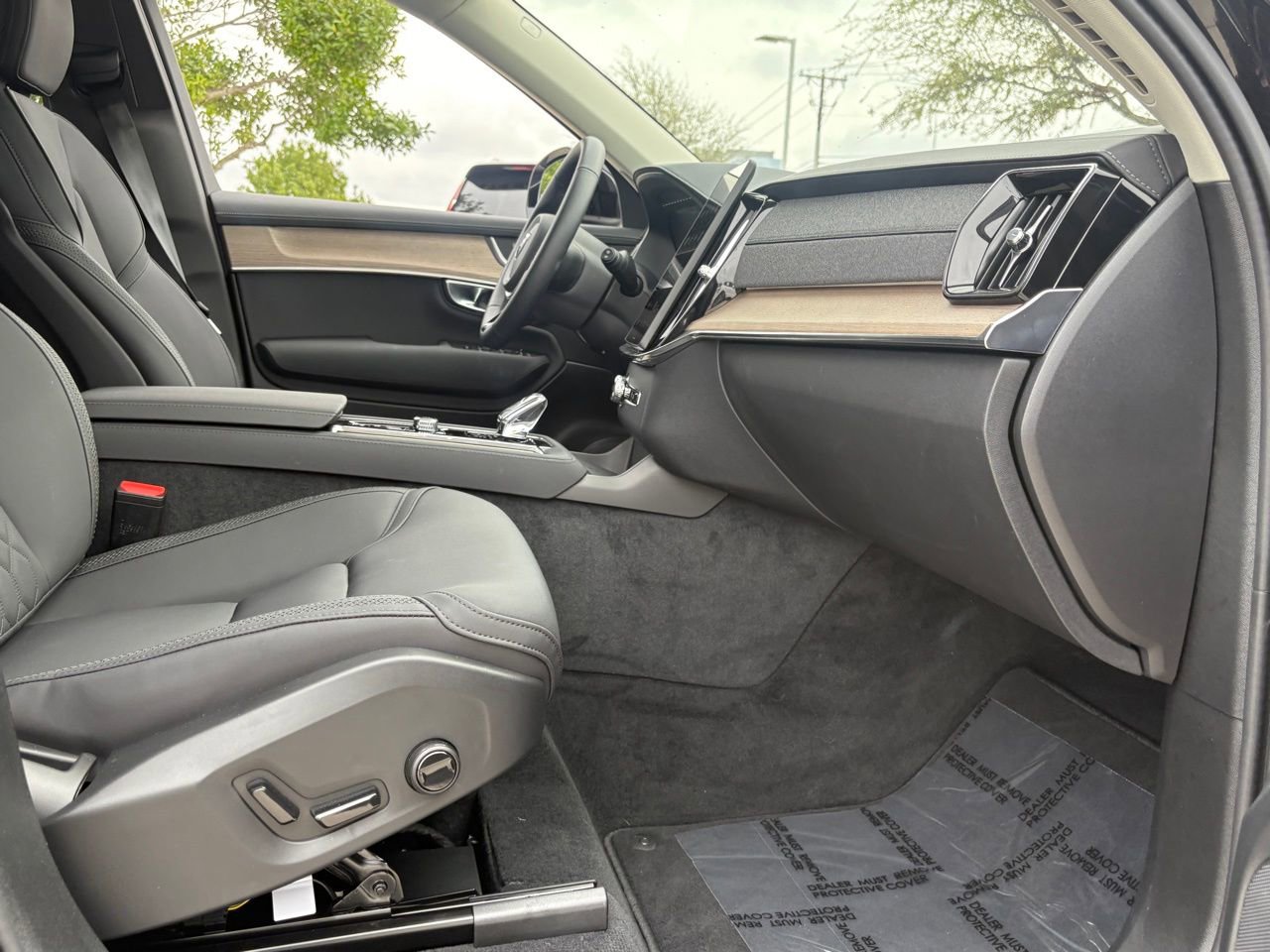 New 2026 Volvo XC90 B5 Core w/ Protection Package Premier image 36