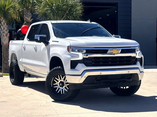 Used 2025 Chevrolet Silverado 1500 LT w/ Safety Package AWD/4WD image 4