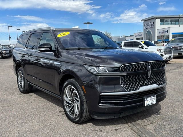 Used 2025 Lincoln Navigator Reserve image 8